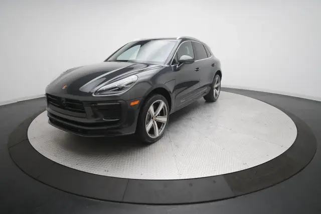 2026 Porsche Macan T - Photo 6