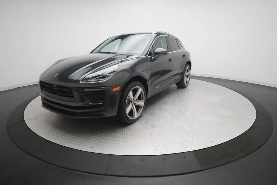 2026 Porsche Macan T - Photo 7