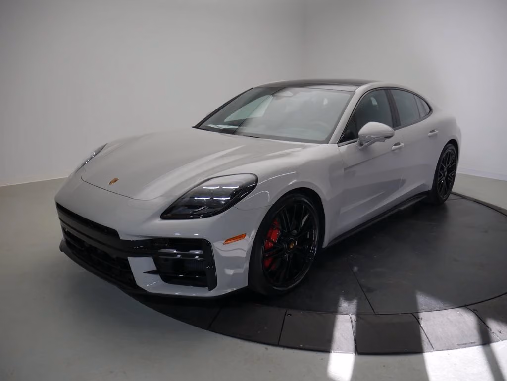 2026 Porsche Panamera GTS - Photo 4