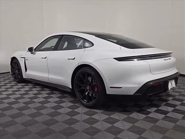 2026 Porsche Taycan GTS - Photo 20