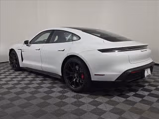 2026 Porsche Taycan GTS - Photo 17