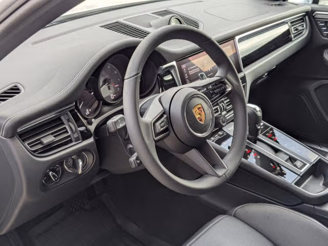 2026 Porsche Macan S - Photo 26