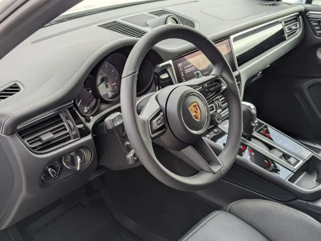2026 Porsche Macan S - Photo 30
