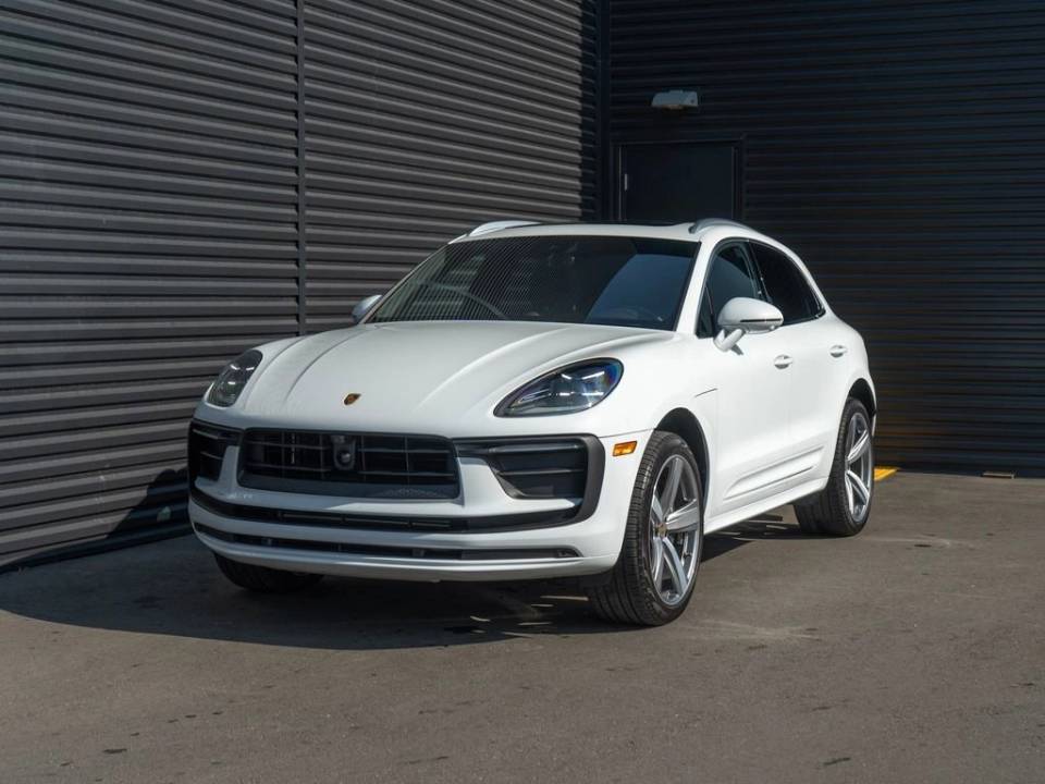 2025 Porsche Macan Base
