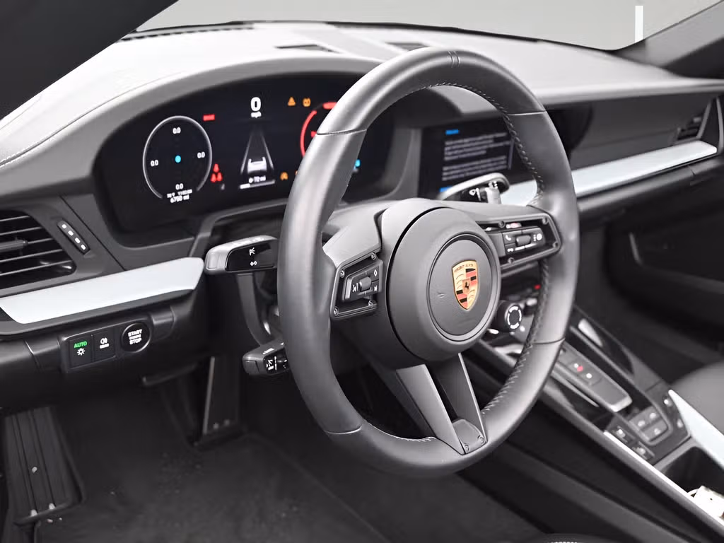 2025 Porsche 911 - Photo 36
