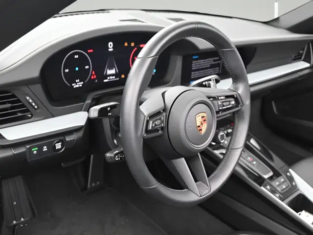 2025 Porsche 911 - Photo 38