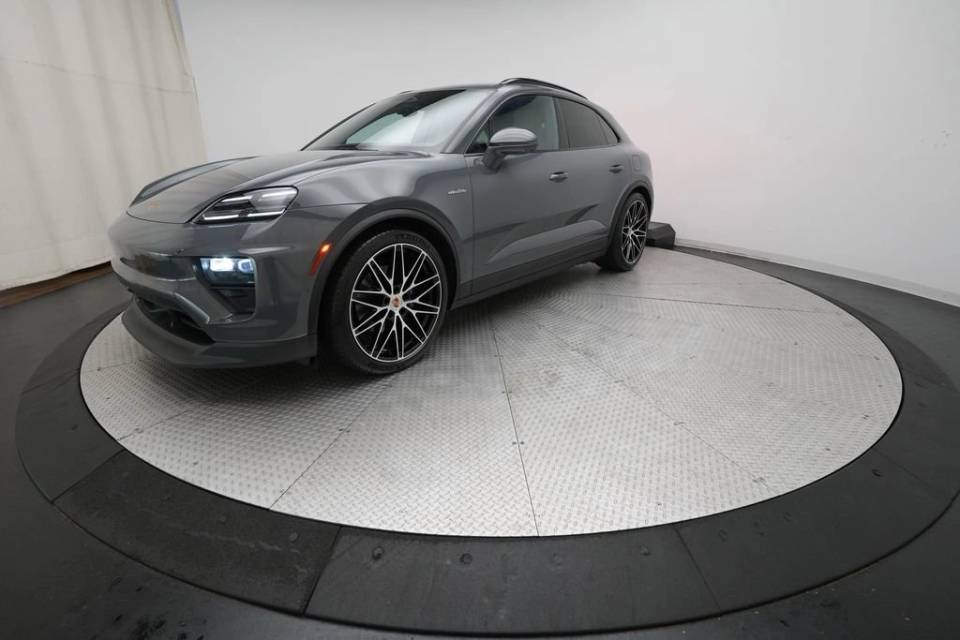 2026 Porsche Macan Base