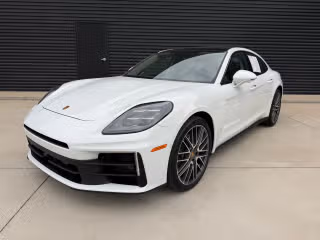 2025 Porsche Panamera 4's photo