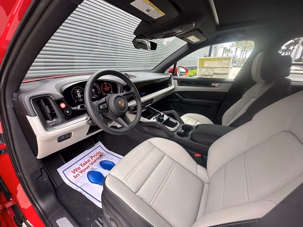 2025 Porsche Cayenne E-Hybrid - Photo 28
