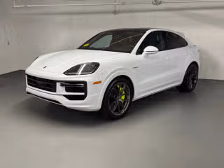 2025 Porsche Cayenne Turbo E-Hybrid's photo