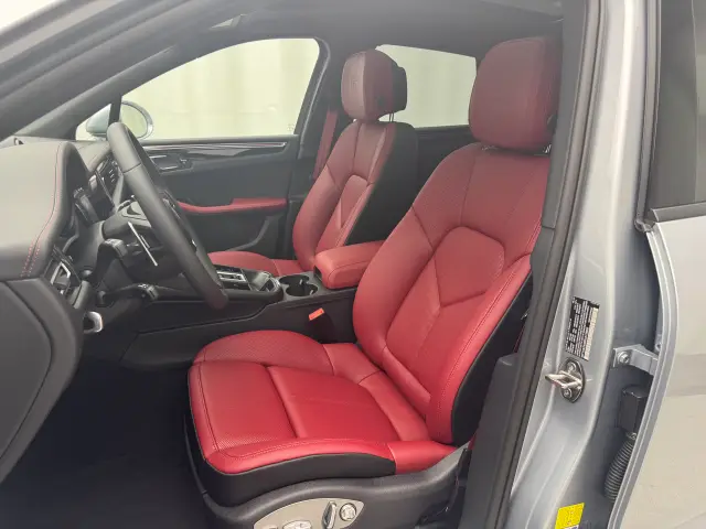 2025 Porsche Macan Base - Photo 38