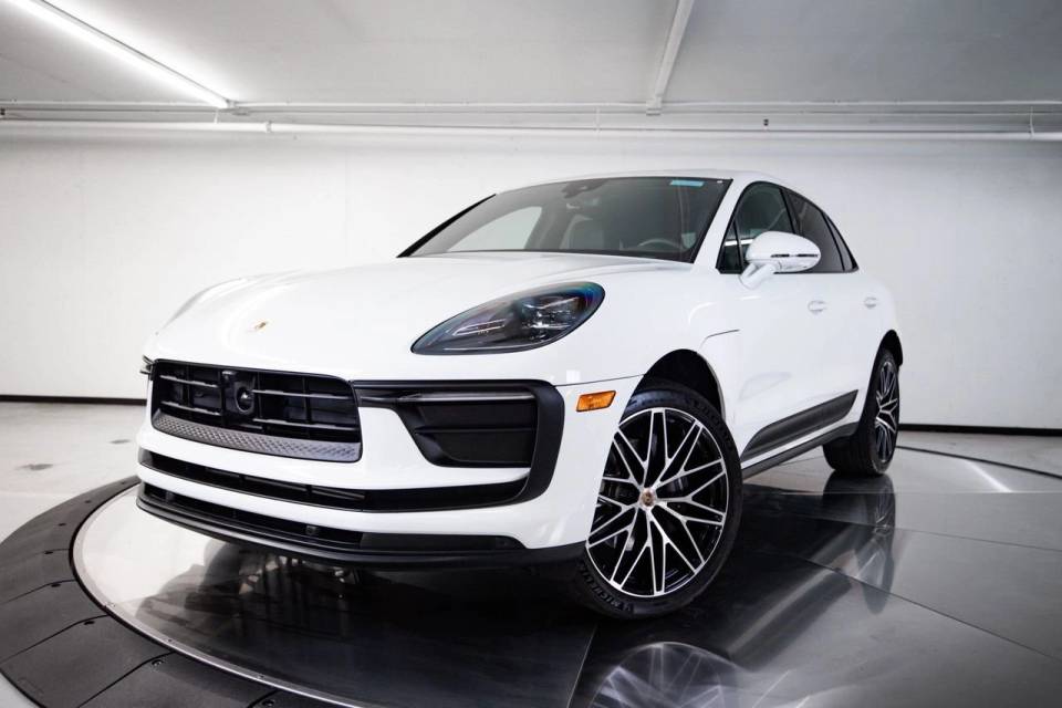 2026 Porsche Macan Base