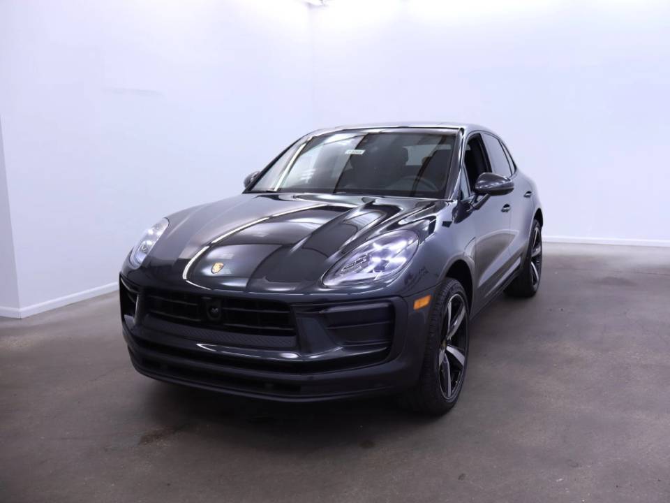2025 Porsche Macan Base