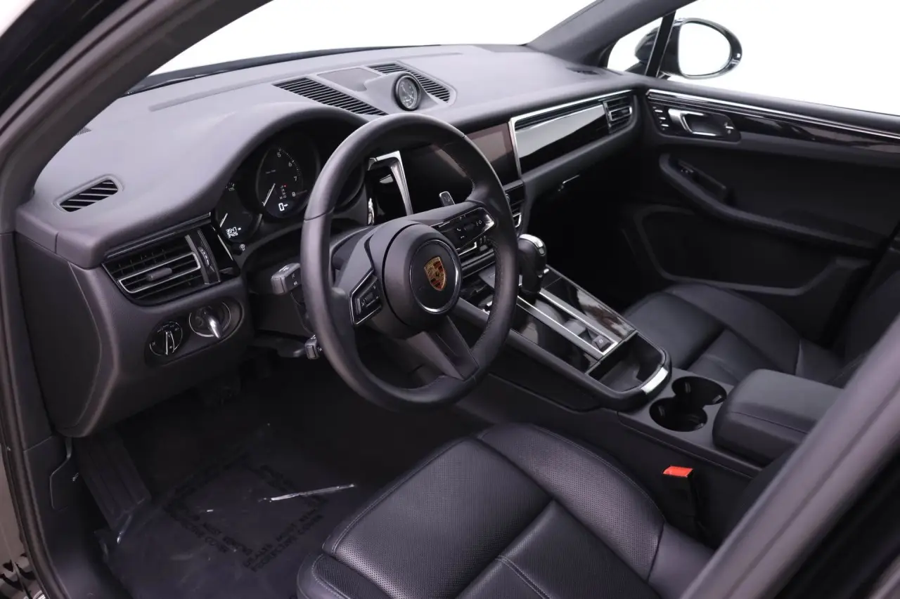 2025 Porsche Macan - Photo 32