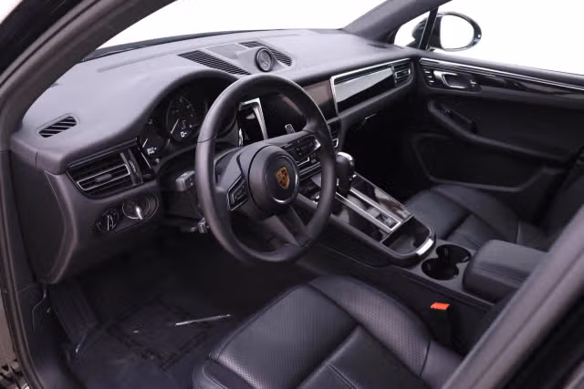 2025 Porsche Macan - Photo 26