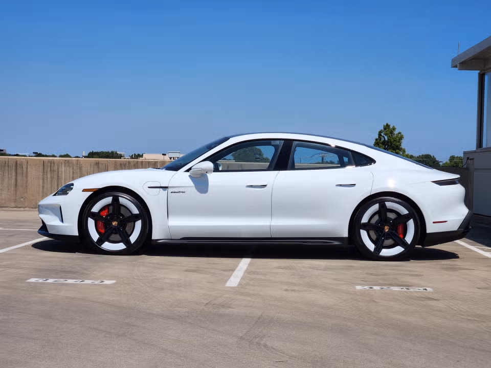 2026 Porsche Taycan GTS - Photo 11
