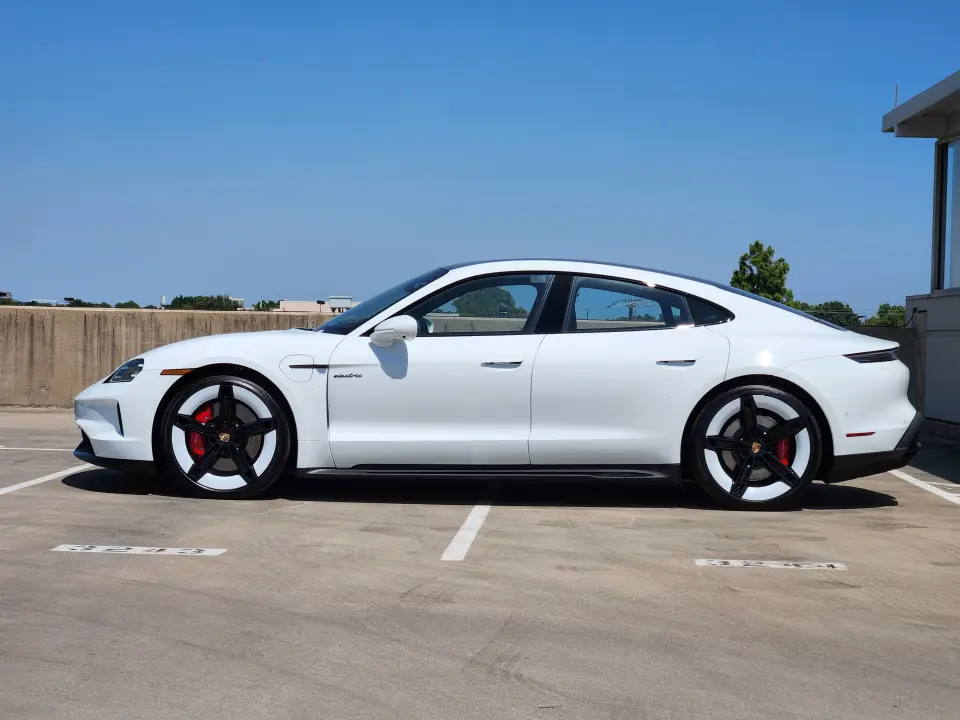 2026 Porsche Taycan GTS - Photo 15
