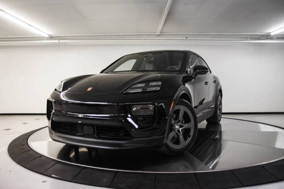 2025 Porsche Macan Base