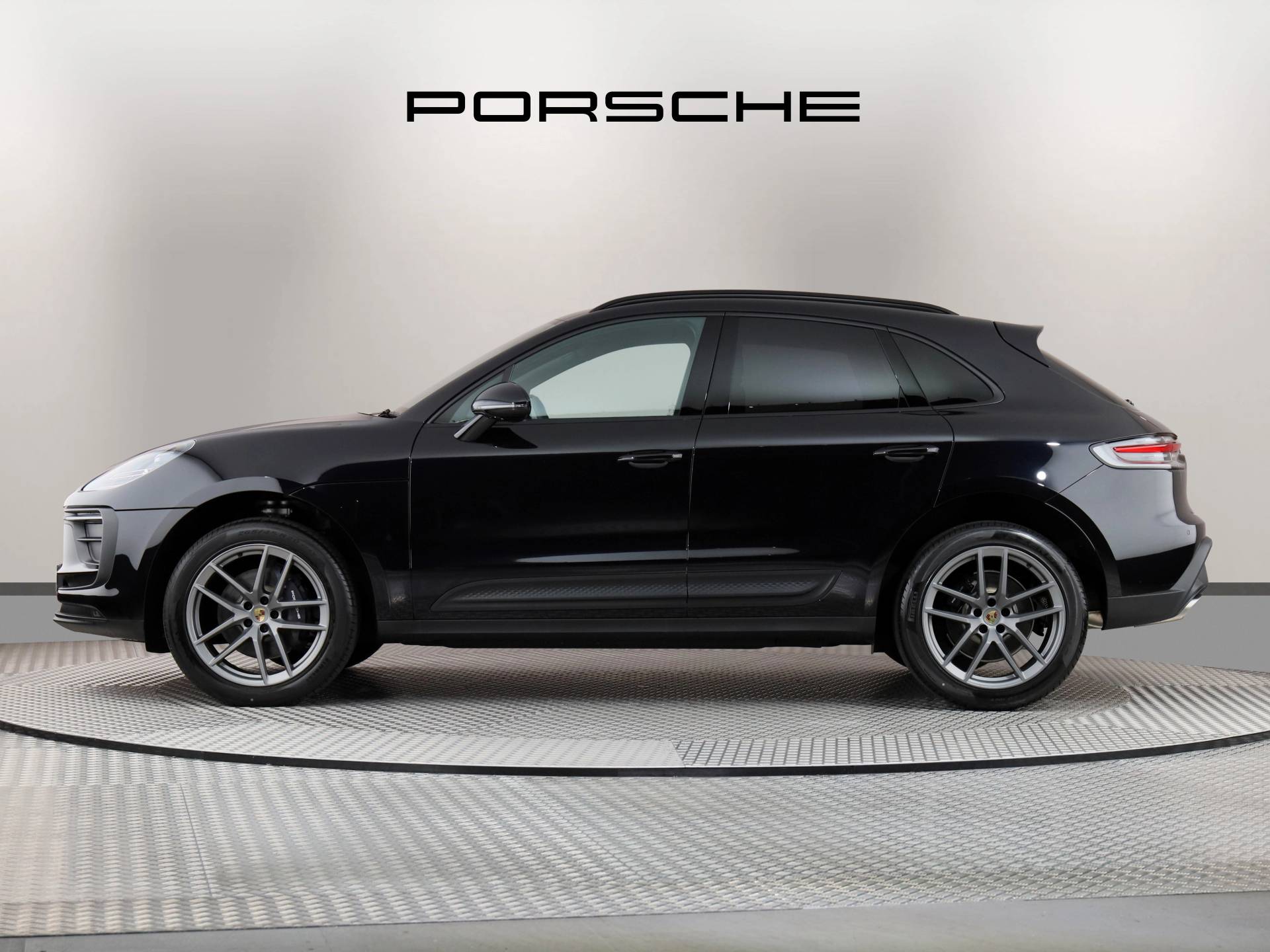 Macan, photo 2 of 38