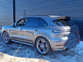 2025 Porsche Cayenne Turbo E-Hybrid - Photo 17