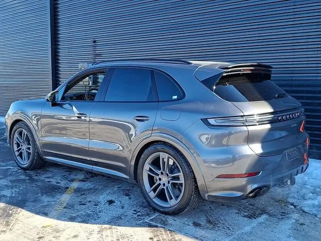 2025 Porsche Cayenne Turbo E-Hybrid - Photo 23