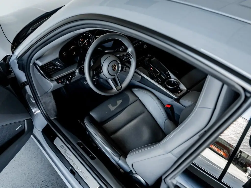 2024 Porsche 911 - Photo 32