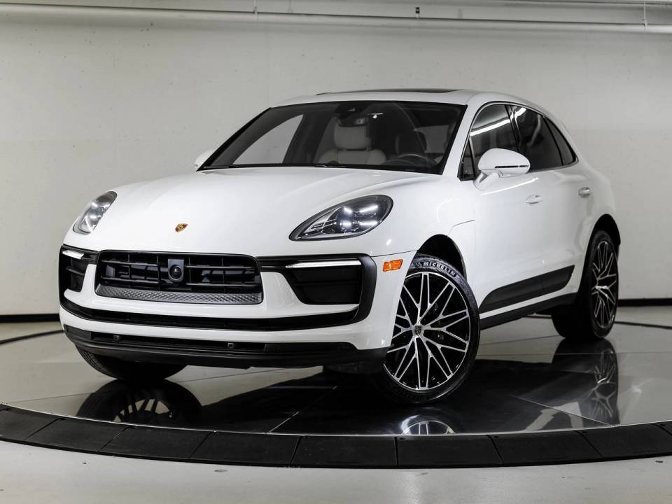 2025 Porsche Macan Base