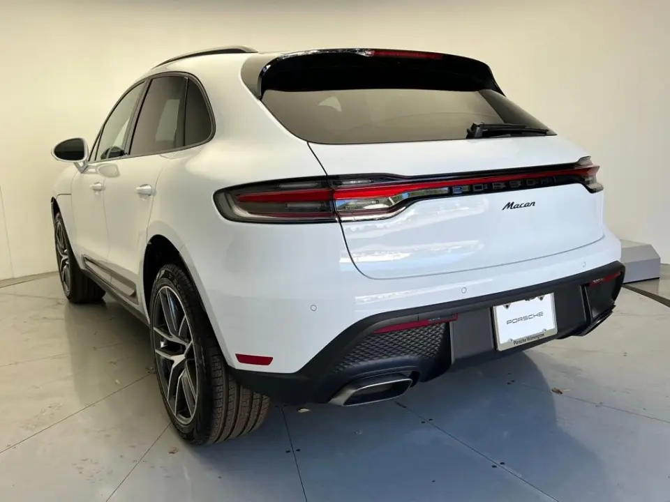 2026 Porsche Macan T - Photo 23