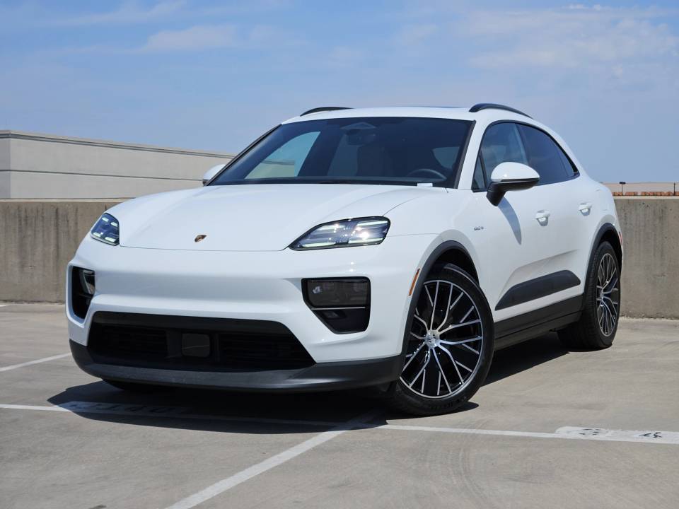 2025 Porsche Macan Base