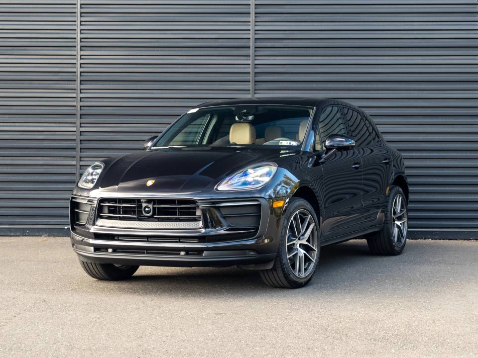 2026 Porsche Macan Base