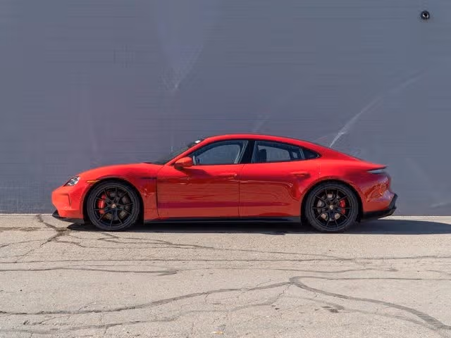2026 Porsche Taycan GTS - Photo 12