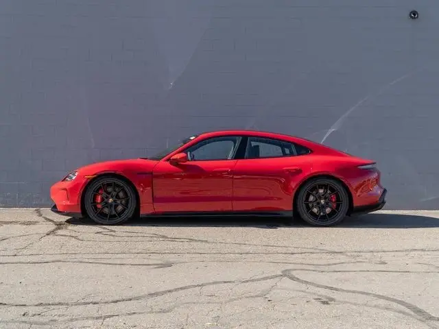 2026 Porsche Taycan GTS - Photo 15