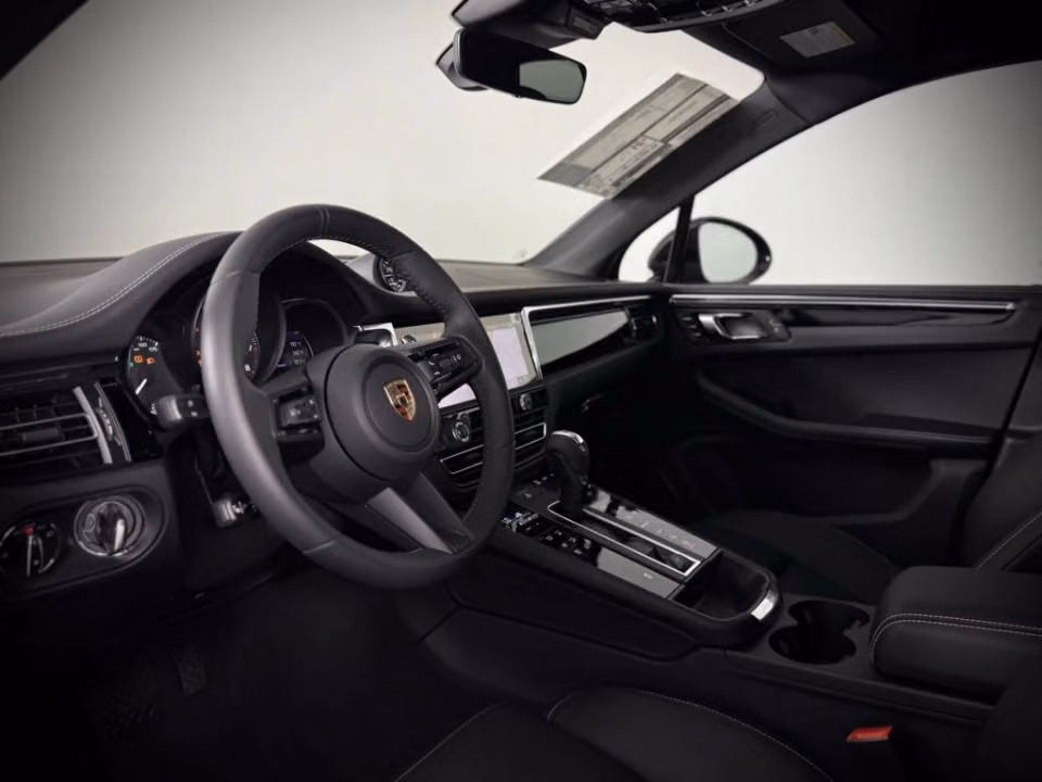 2025 Porsche Macan T - Photo 27