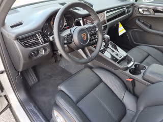 2026 Porsche Macan Base - Photo 25