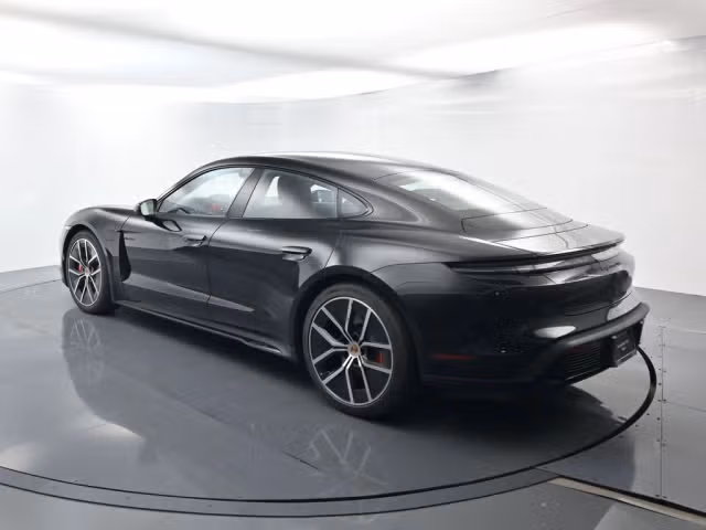 2026 Porsche Taycan GTS - Photo 18