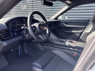 2026 Porsche Taycan Base - Photo 25