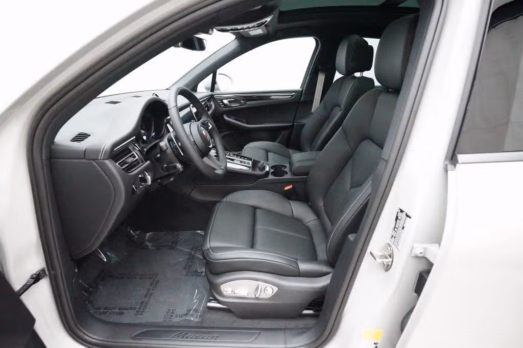 2026 Porsche Macan T - Photo 36
