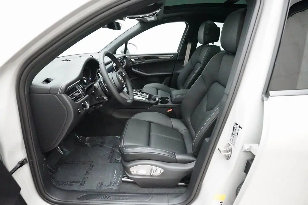 2026 Porsche Macan T - Photo 40
