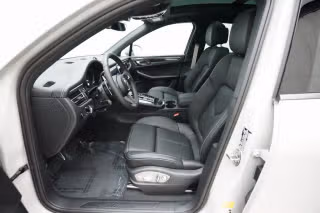 2026 Porsche Macan T - Photo 33