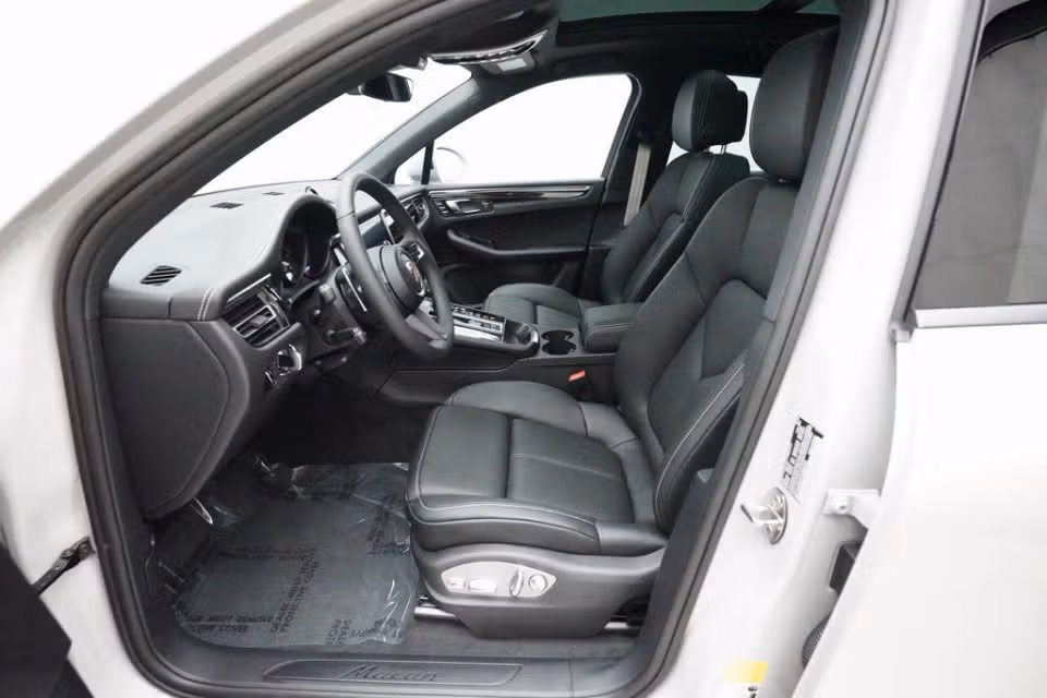 2026 Porsche Macan T - Photo 35