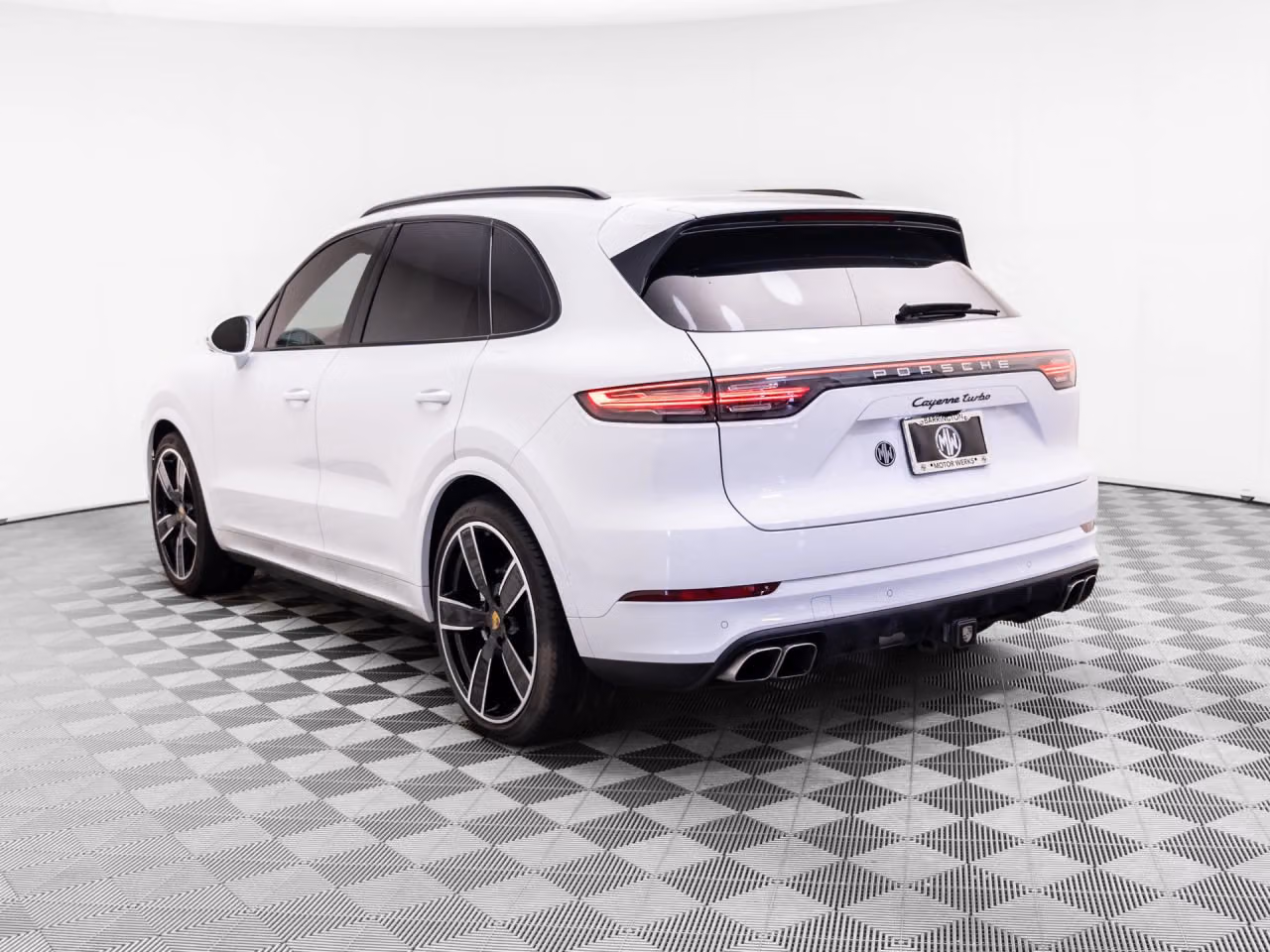 2023 Porsche Cayenne Turbo - Photo 20