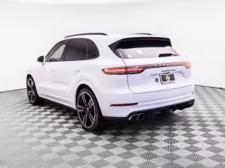 2023 Porsche Cayenne Turbo - Photo 17
