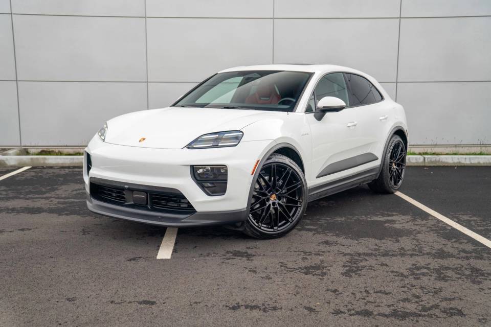 2025 Porsche Macan Base