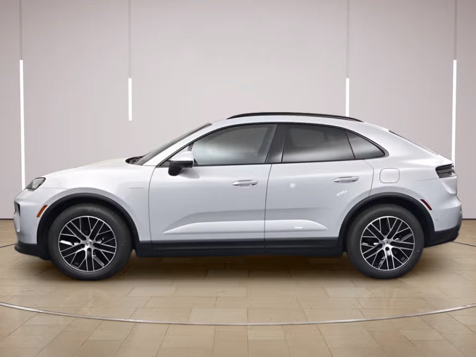 2026 Porsche Macan Base - Photo 11