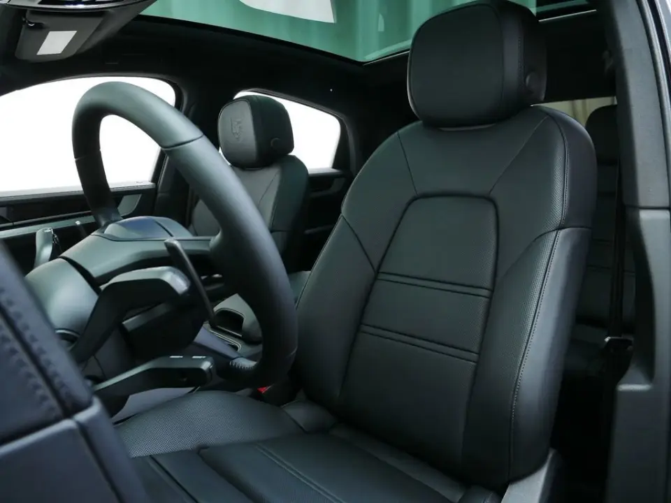 2026 Porsche Cayenne Coup E-Hybrid - Photo 39