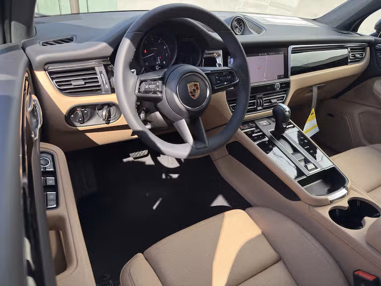 2025 Porsche Macan Base - Photo 28
