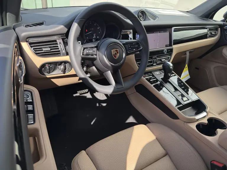 2025 Porsche Macan Base - Photo 31