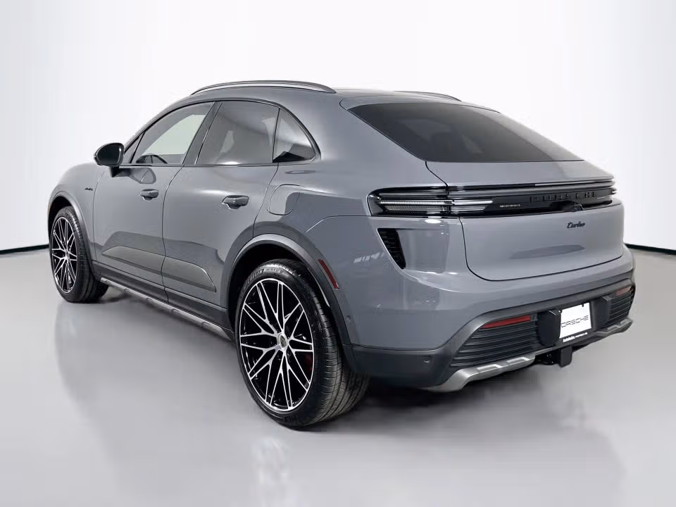 2025 Porsche Macan Turbo Electric - Photo 19