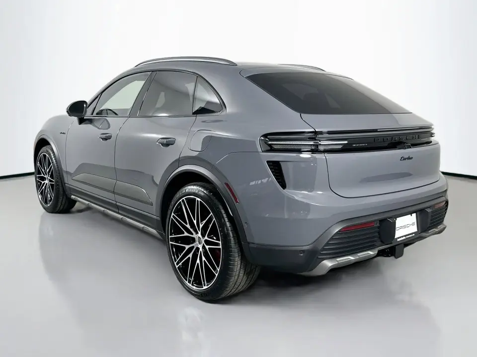 2025 Porsche Macan Turbo Electric - Photo 23