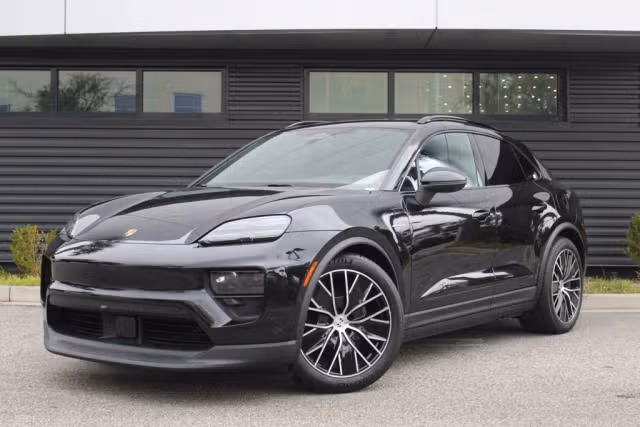 Used 2025 Porsche Macan Base with VIN WP1AD2XA7SL076668 for sale in Charleston, SC